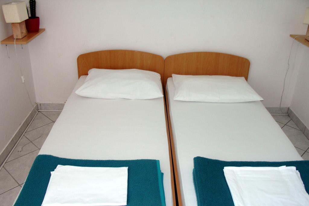 Hostel Amfora Fazana Exterior photo